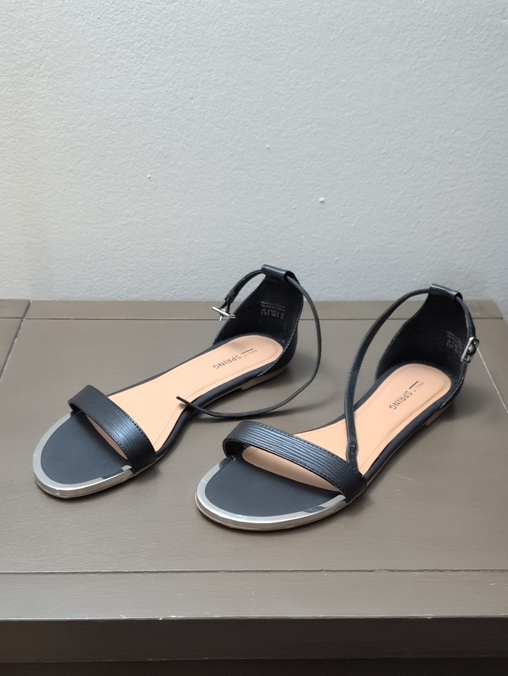 Women’s Black Ankle-Strap Flat Sandals